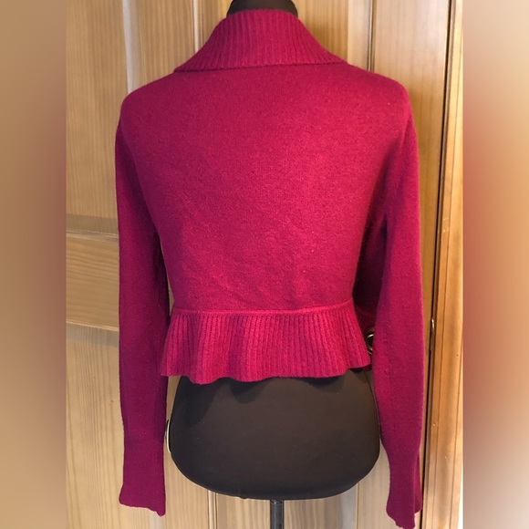 NEIMAN MARCUS sM cashmere cropped ruffle cardigan Rich magenta w/peplum hem - Picture 3 of 5